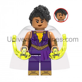 Ajoutez Darla Dudley à votre collection DC Comics. Une figurine joyeuse et détaillée de la Shazam Family, idéale pour les fans d