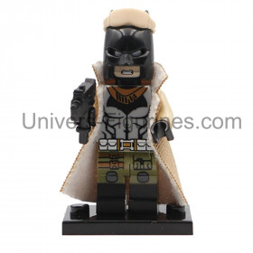 Ajoutez Batman Knightmare à votre collection ! Figurine inspirée de Batman v Superman avec manteau et look post-apocalyptique. I
